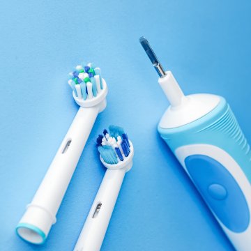 Oral B toothbrush with replacement heads
